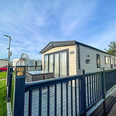 Stunning 8 Berth Caravan With Decking At Kessingland Beach Ref 90017D Benacre المظهر الخارجي الصورة